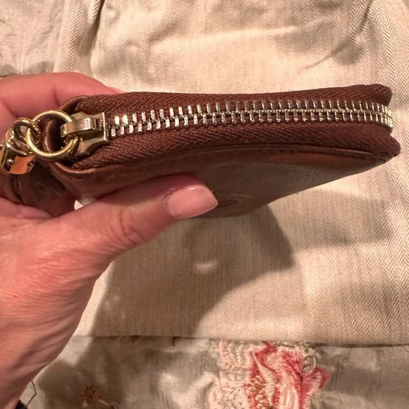 Gucci Brown Leather Zip Around Wallet with Tassel - Picture 4 of 11